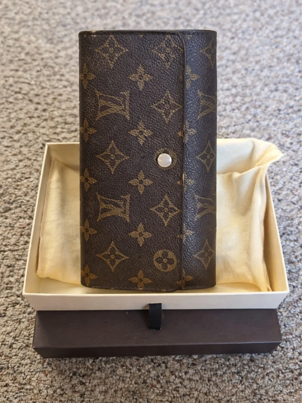 Louis Vuitton Monogram Wallet - authentic - Picture 8 of 13